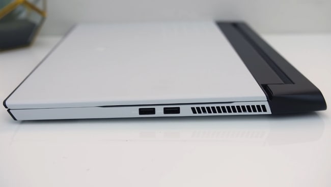 Ports on the right side of this m15 r2.