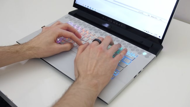 Testing the keyboard by typing 3 pages on it to check the tactile feedback experience.